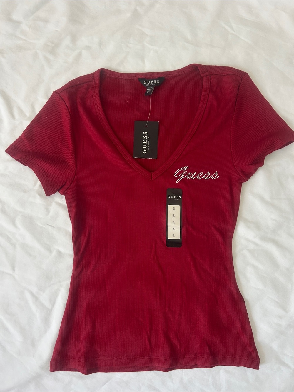 NWT GUESS Los Angeles Red Ribbed V-Neck Tee Rhinestone Logo Top Size/ S